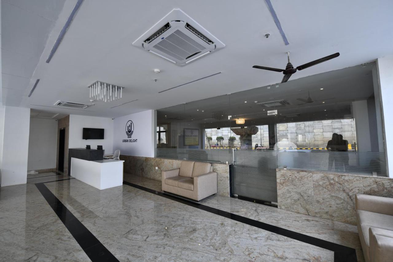 Hotel Urban Delight Managed By Cannychoice 비자야와다 외부 사진